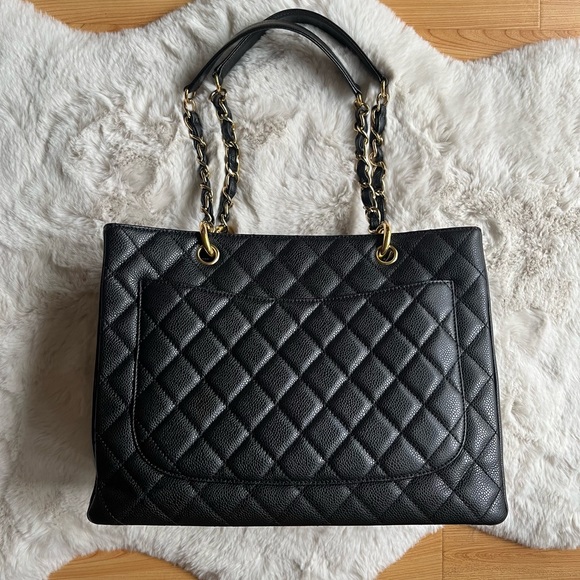 CHANEL Grand Shopping Tote in Black Caviar Leather - Picture 4 of 15